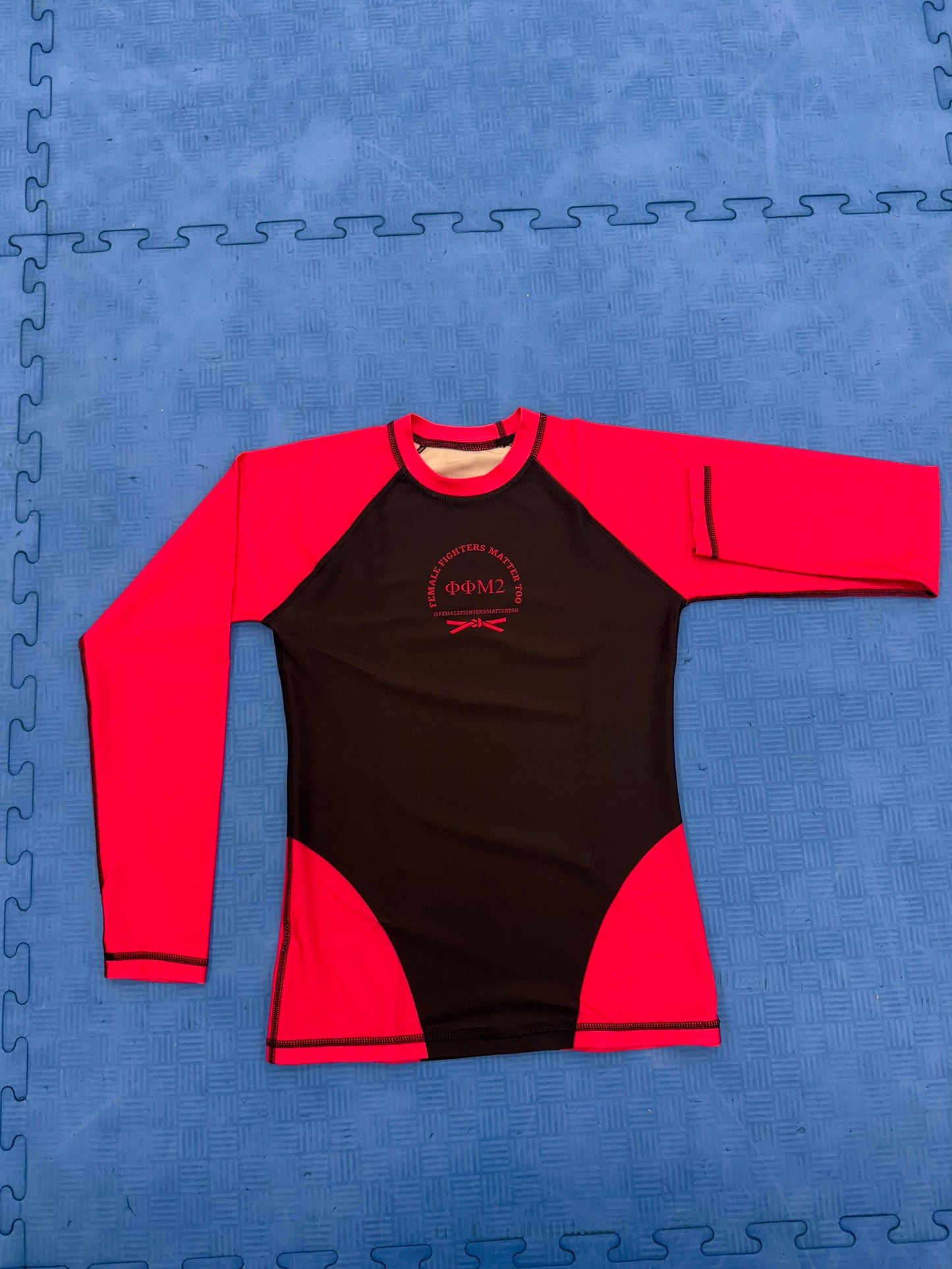 Long Sleeve Rash Gaurds - Black w. Pink Sleeves