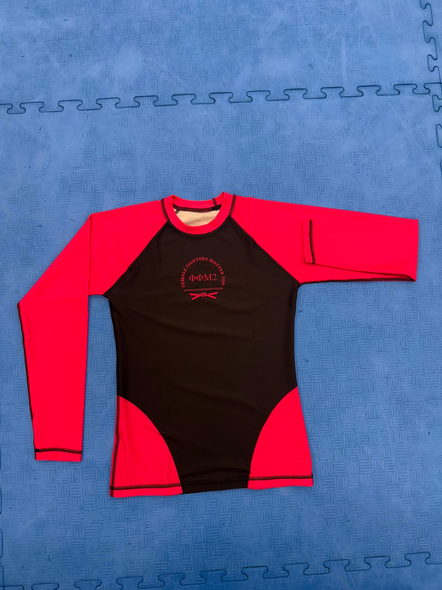 Long Sleeve Rash Gaurds - Black w. Pink Sleeves