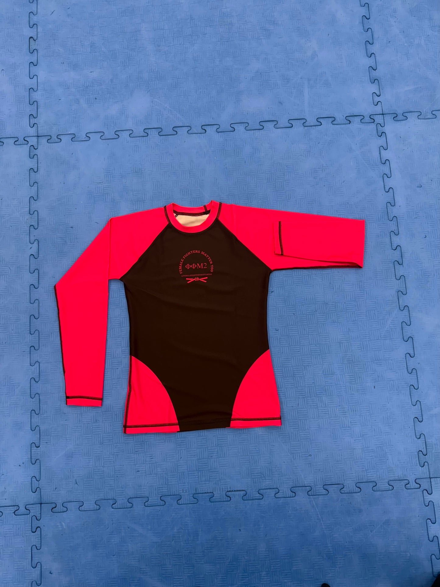 Long Sleeve Rash Gaurds - Black w. Pink Sleeves