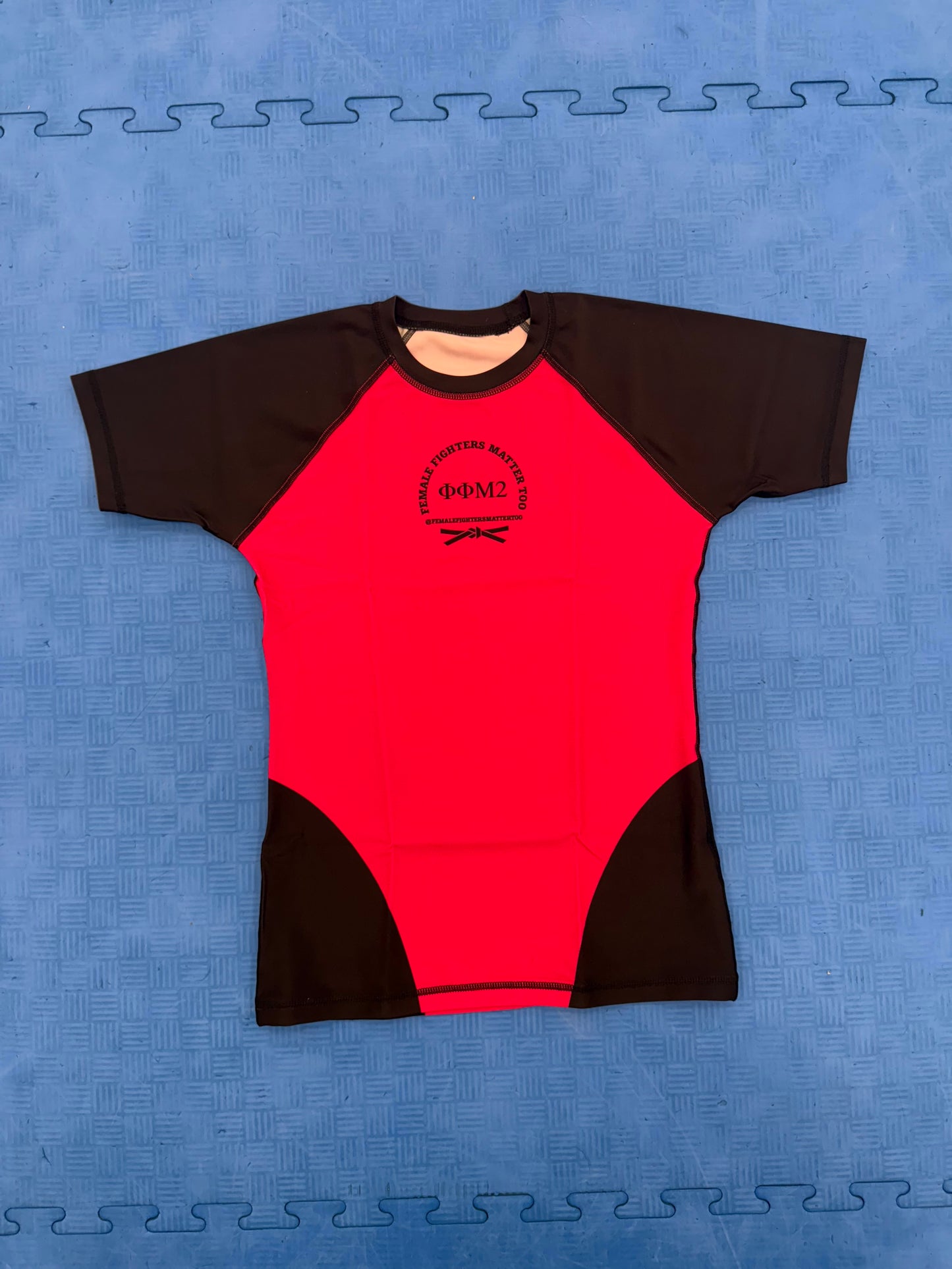 Short Sleeve Rash Gaurds - Pink w. Black Sleeves