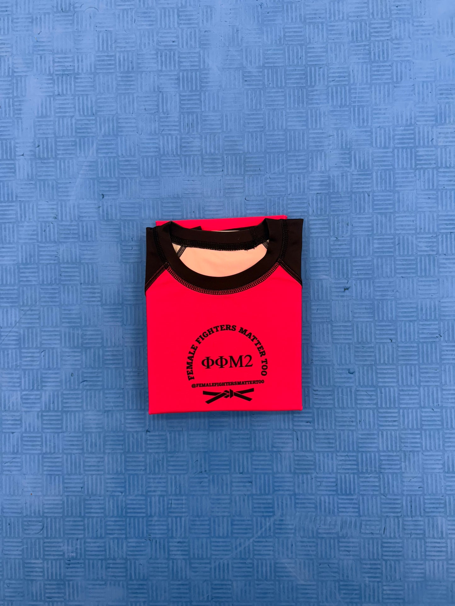 Short Sleeve Rash Gaurds - Pink w. Black Sleeves
